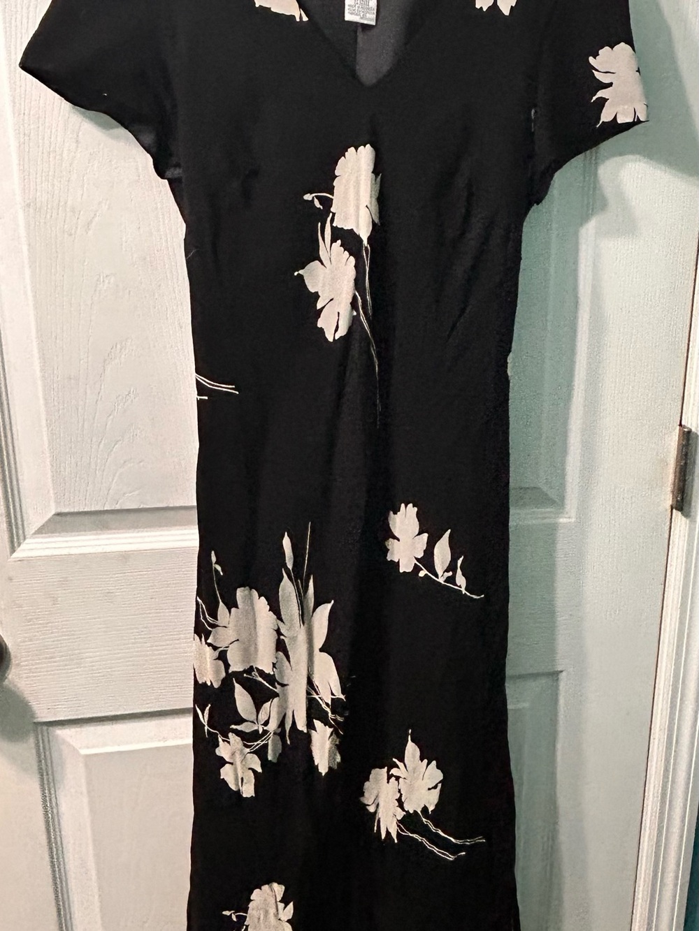 Jones Wear Black Maxi Dress with White Floral Print